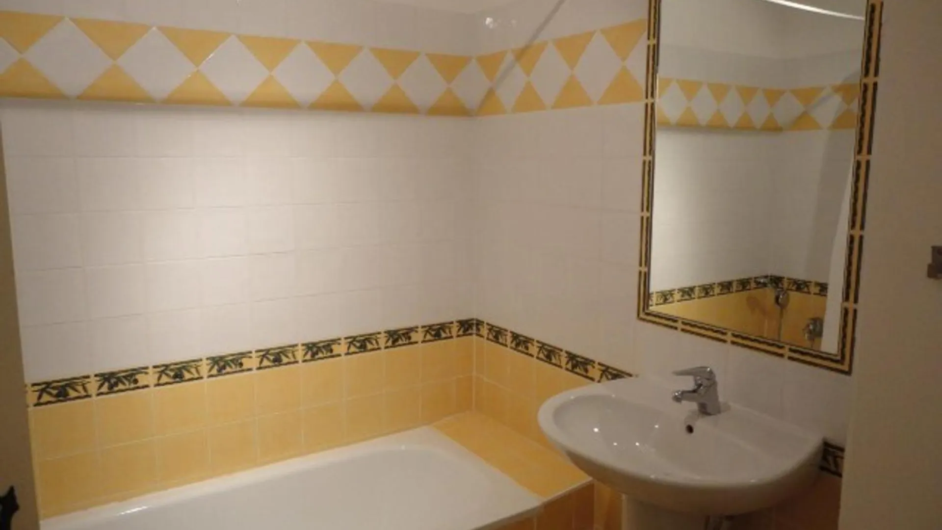 Appartement Spacieux Au Coeur De Valensole Avec Piscine - Fr-1-822-11 Brunet 아파트
